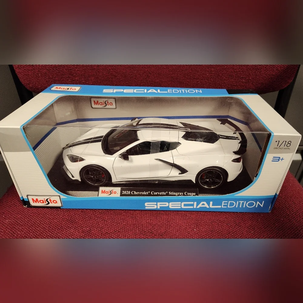 NWT Maisto Special Edition 2020 White Corvette Stingray Coupe Model 1/18Die-cast